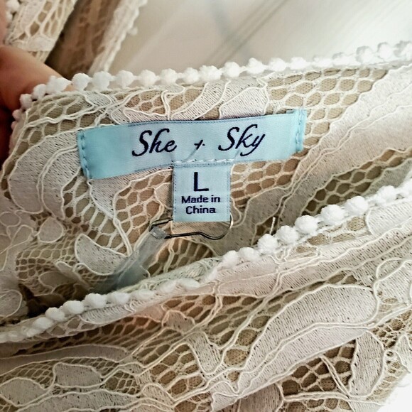 She & Sky Center Of Attention Lace  Dress Size Large NWT White Over Beige - Picture 3 of 7